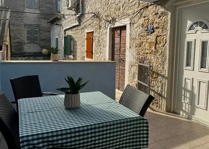 Kastel Apartments